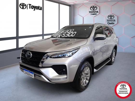 TOYOTA HILUX SW4 2.8 D-4D TURBO DIESEL SRX 7L 4X4 AUTOMÁTICO